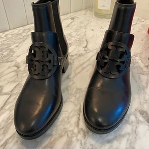 Tory Burch NEW size 7 leather ankle boots with laser cut monogram